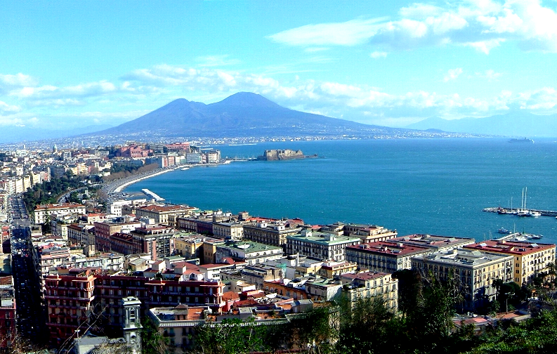 "Napoli6". Con licenza Public domain tramite Wikimedia Commons - http://commons.wikimedia.org/wiki/File:Napoli6.png#mediaviewer/File:Napoli6.png