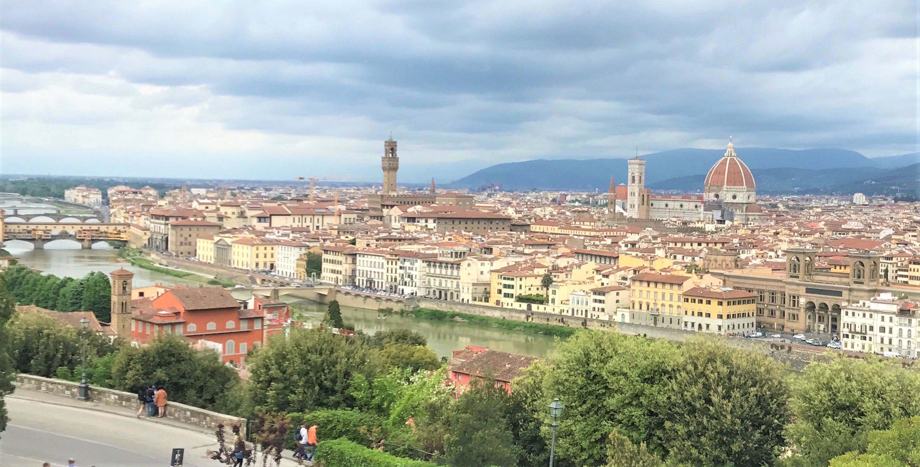 ミケランジェロ広場2 イタリア旅行専門店トゥッタ イタリア